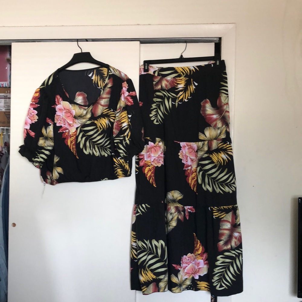 Plus size crop top and long skirt set